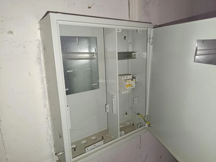 Коммерческое помещение - 113,7 кв. м,  цокольный этаж. г. Челябинск, ул. Эльтонская 1-я, д. 44, пом. 1.